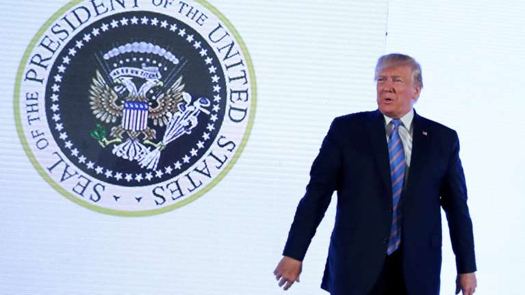 Ο Τραμπ επαναφέρει τη θανατική ποινή σε ομοσπονδιακό επίπεδο