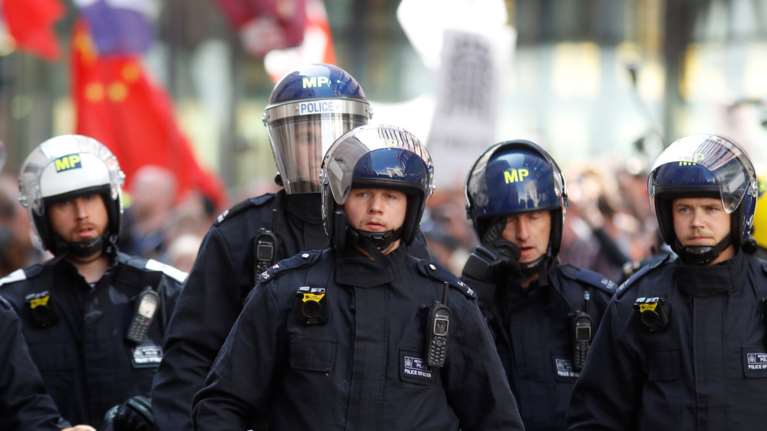 Βρετανία: Τέσσερις έφηβοι κατηγορούνται για ομοφοβική επίθεση