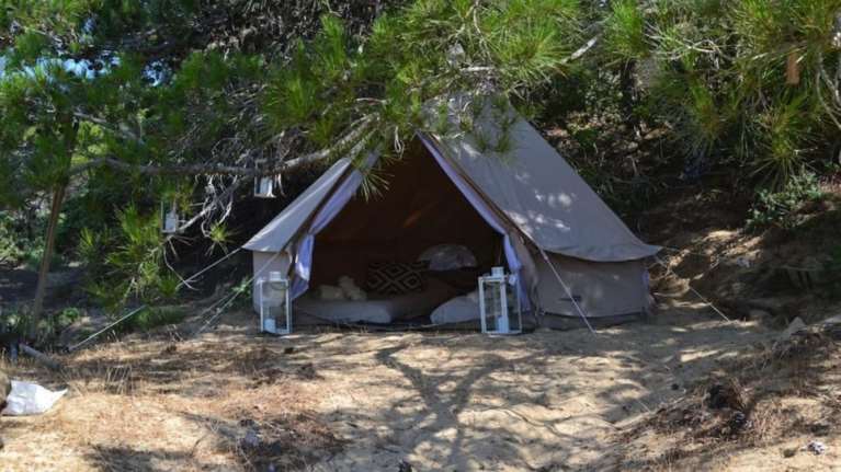 Απίστευτο: Νοίκιαζαν ...θέσεις ελεύθερου κάμπινγκ στη Γαύδο μέσω airbnb