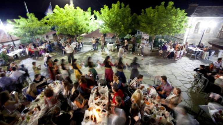 Προειδοποίηση Παπαθανάση: Ανοικτό το ενδεχόμενο να ανασταλούν τα πανηγύρια