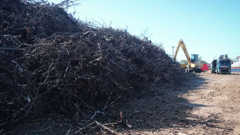 Μάτι: Ένα μήνα θα διαρκέσει ο καθαρισμός του οικοπέδου με την καύσιμη υλη