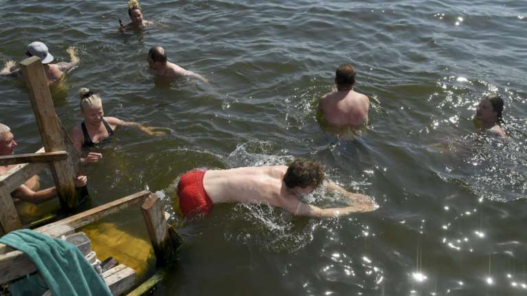 &quot;Τροπικές&quot; μέρες στις σκανδιναβικές χώρες λόγω καύσωνα