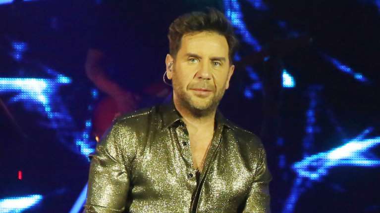 Γιώργος Μαζωνάκης: Δείτε τον να κάνει... ματάκια  τραγουδώντας Αλέξια - Tρέλανε το Instagram