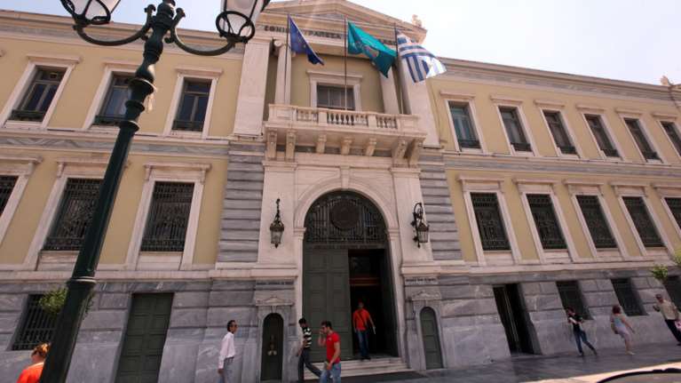 ΕτΕ: Πρώτη πώληση μη εξυπηρετούμενων δανείων με εμπράγματες εξασφαλίσεις