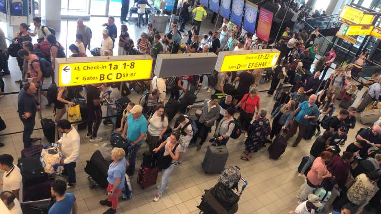 Απίστευτο: Επιβάτης πτήσης είχε στη βαλίτσα του ...εκτοξευτή πυραύλων