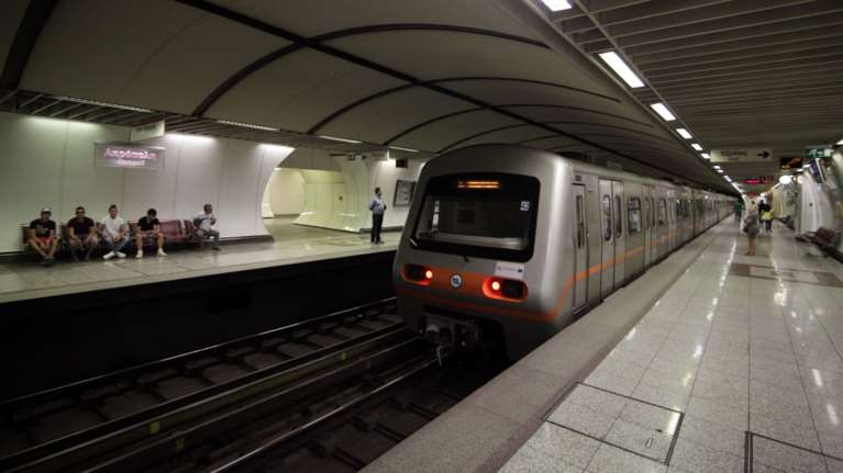 Ύποπτη βαλίτσα στο μετρό Ακρόπολης - Διακοπή δρομολογίων