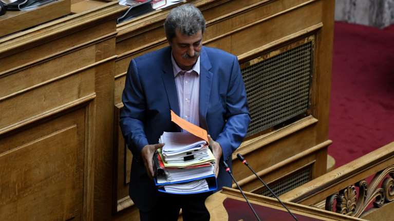 Άρση ασυλίας Πολάκη, αποχώρησε ο ΣΥΡΙΖΑ από τη Βουλή