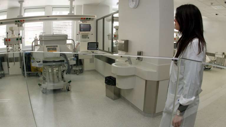 Αδέσποτη σφαίρα χτύπησε γυναίκα στο κέντρο των Χανίων