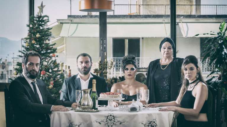 Ο Β. Μπισμπίκης σκηνοθετεί τον Πατέρα σε ..αθηναϊκή μεταφορά