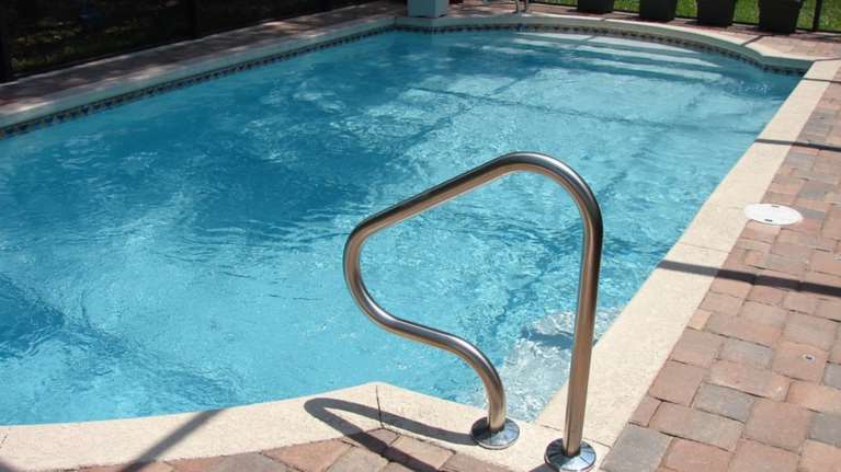 Ρόδος: Εγκεφαλικά νεκρό το 3χρονο κοριτσάκι που ανασύρθηκε από πισίνα ξενοδοχείου - Συνελήφθη ο θείος του