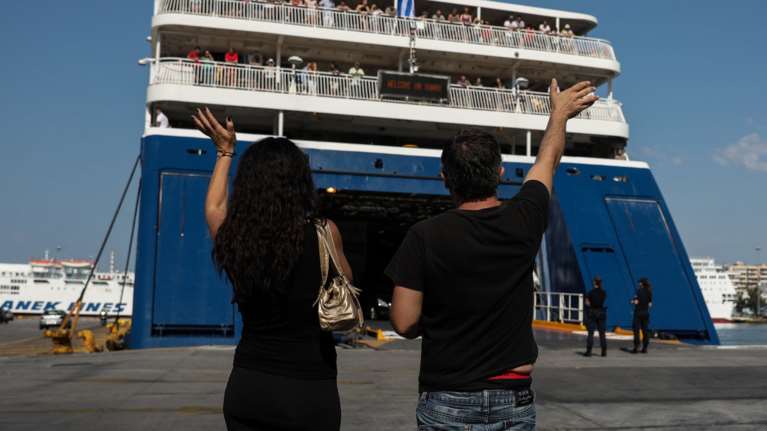 Ένας στους δύο  Έλληνες δεν μπορεί να κάνει διακοπές ούτε μια εβδομάδα