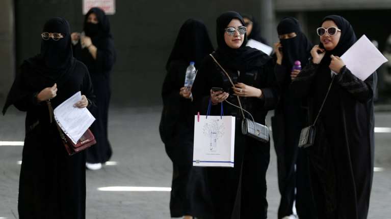 Σ. Αραβία: Οι γυναίκες θα ταξιδεύουν στο εξωτερικό χωρίς το αντρικό «οκ»