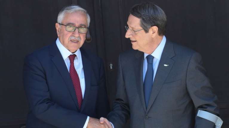 Συνάντηση Αναστασιάδη - Ακιντζί στη σκιά νέων τουρκικών απειλών