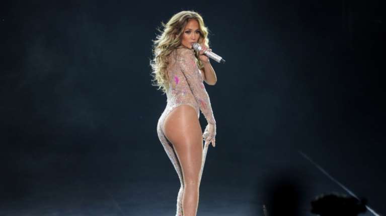 J Lo: Με κορμί μαγικό στα 50 της κάνει διακοπές στη Μεσόγειο