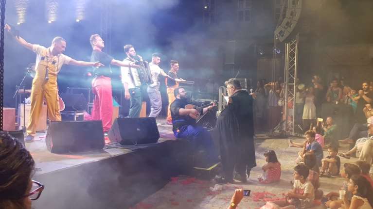 Υδρα: Μάγεψε ο Κραουνάκης στη συναυλία αφιερωμένη στον μεγάλο Νίκο Στεφάνου