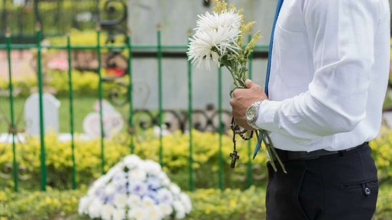 Στο εδώλιο η γυναίκα που έκλεβε χαροκαμένους-Τους έβρισκε από νεκρολογίες