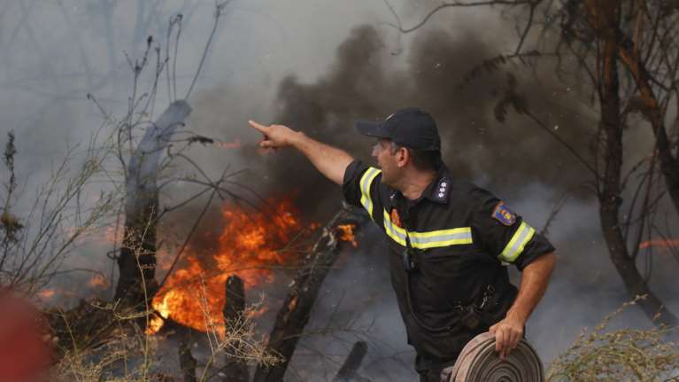 Στο αυτόφωρο ανήλικος και 37χρονος για τη φωτιά στο Ηράκλειο