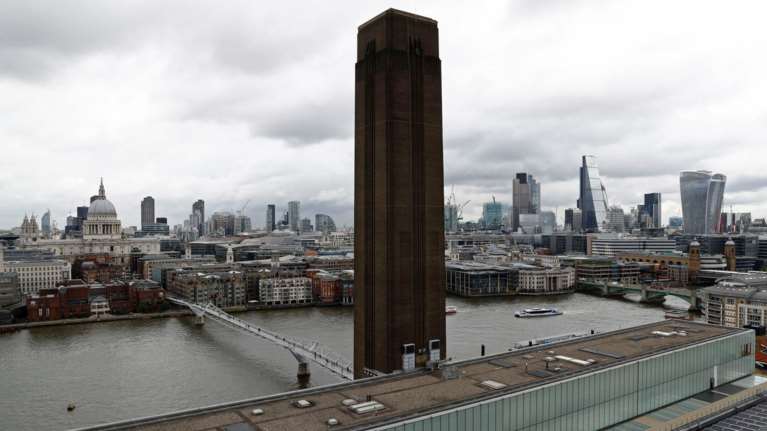 Εκτός κινδύνου ο 6χρονος που έσπρωξε έφηβος από εξέδρα στο Λονδίνο