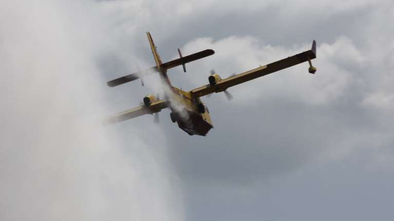 Φωτιά στο Ξυλόκαστρο,  σε δύσβατη περιοχή