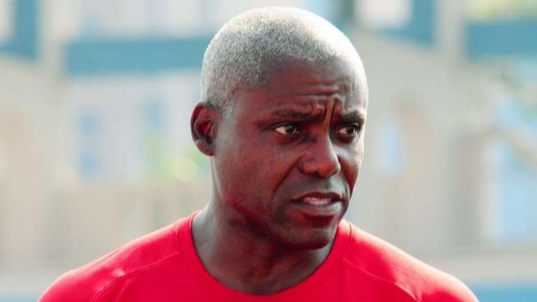 Ο θρύλος Καρλ Λιούις αποκαλεί τον Τραμπ ρατσιστή και μισογύνη