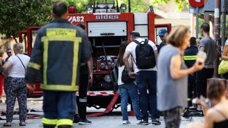 Νεκρή 65χρονη στην Καλλιθέα από φωτιά σε διαμέρισμα