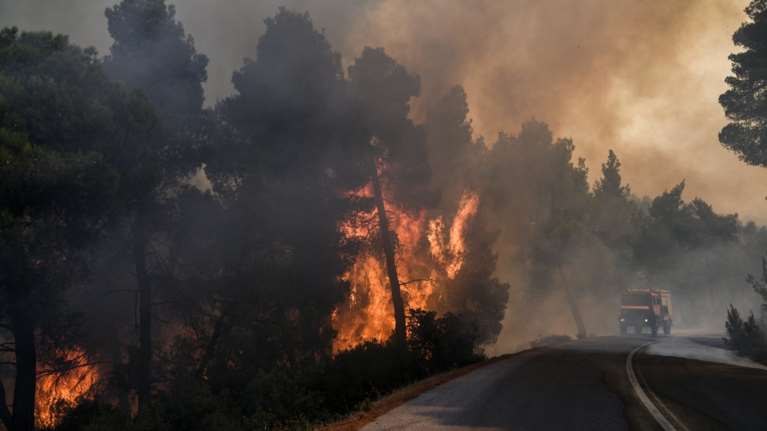 Νύχτα-κόλαση για την Εύβοια-Ολονύχτια μάχη με τις φλόγες