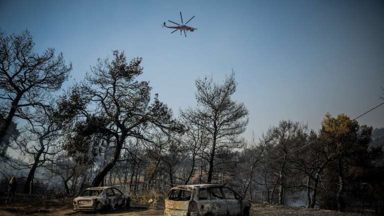 Μάχη στα πύρινα μέτωπα της Εύβοιας- επιχειρούν τα εναέρια μέσα