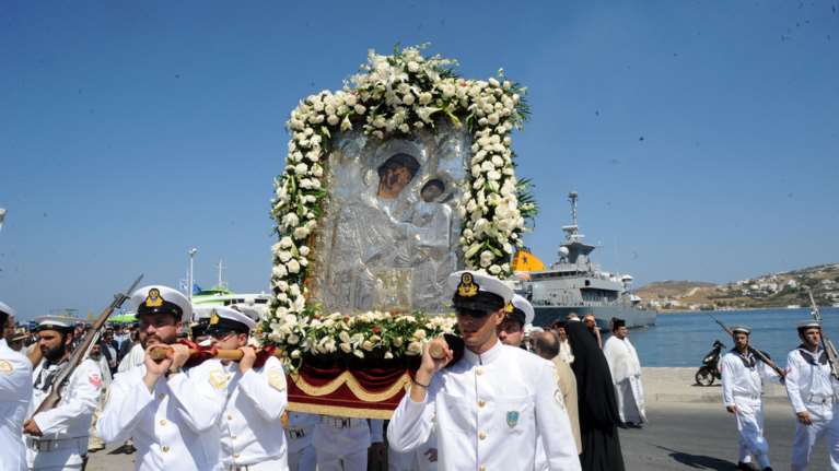 Δεκαπενταύγουστος: Η Ελλάδα γιορτάζει το «Πάσχα του καλοκαιριού»