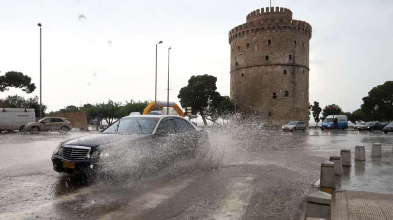 Καιρός: Ζέστη στα νότια, καταιγίδες στα βόρεια-πως θα εξελιχθεί το διήμερο