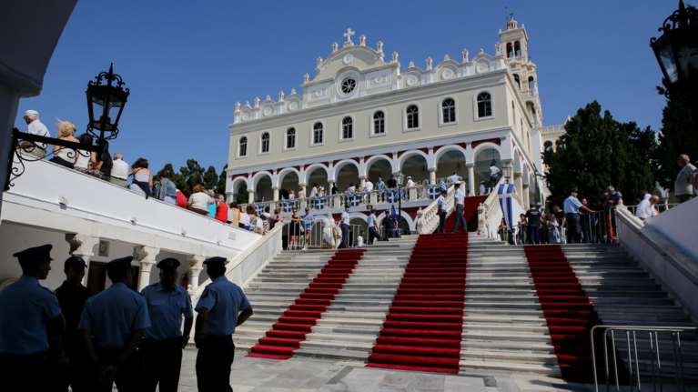 Στο Βέρμιο ο Παυλόπουλος, στην Τήνο ο Μητσοτάκης