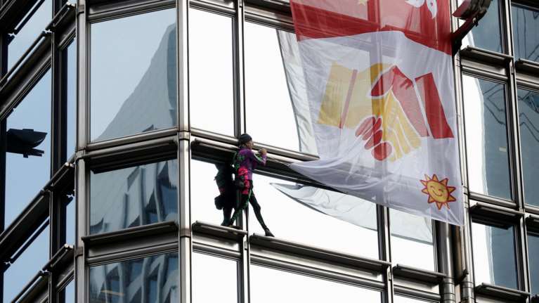 O Γάλλος Spiderman σε ουρανοξύστη του Χονγκ Κονκ