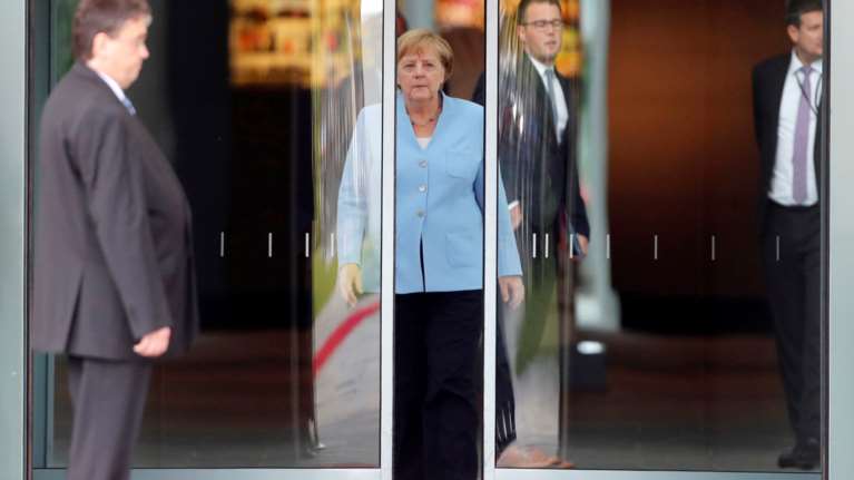Η Μέρκελ προετοιμάζεται για να συναντήσει τον Μπόρις Τζόνσον