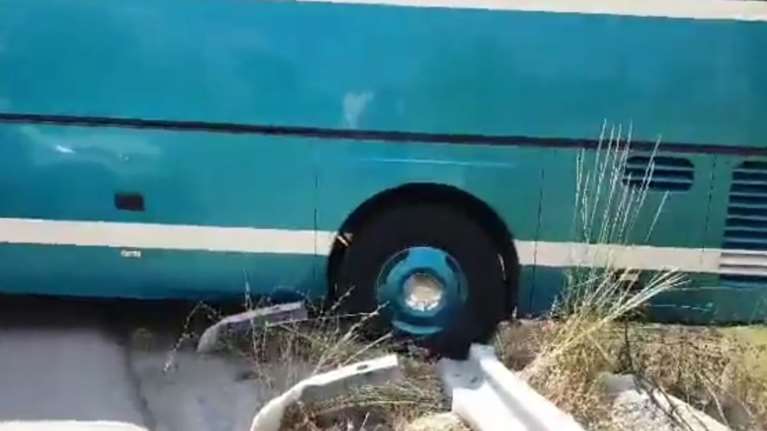 Λεωφορείο του ΚΤΕΛ Κέρκυρας κυλούσε σε γκρεμό-Στιγμές πανικού (βίντεο)