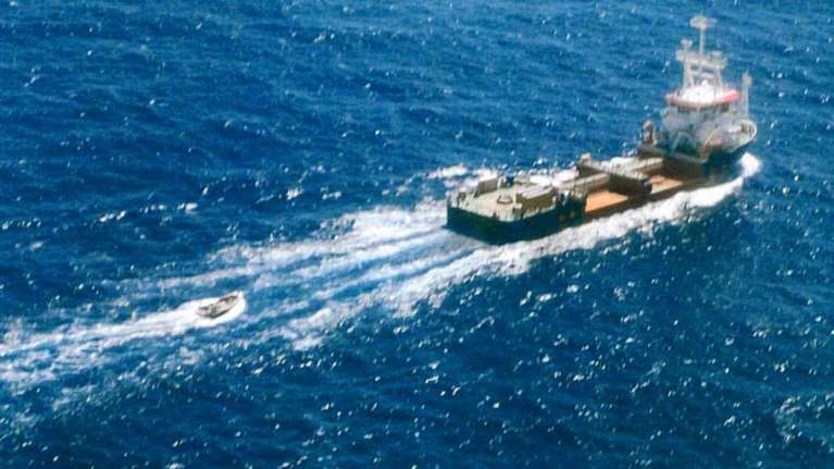 Καμερούν: Όμηροι πειρατών 17 ναυτικοί από Ουκρανία και Κίνα