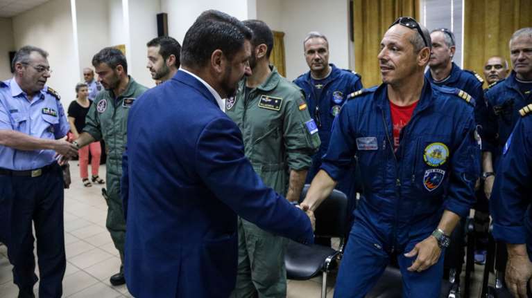 Βράβευση Ιταλών και Ισπανών πιλότων για τη φωτιά στην Εύβοια (φωτό)