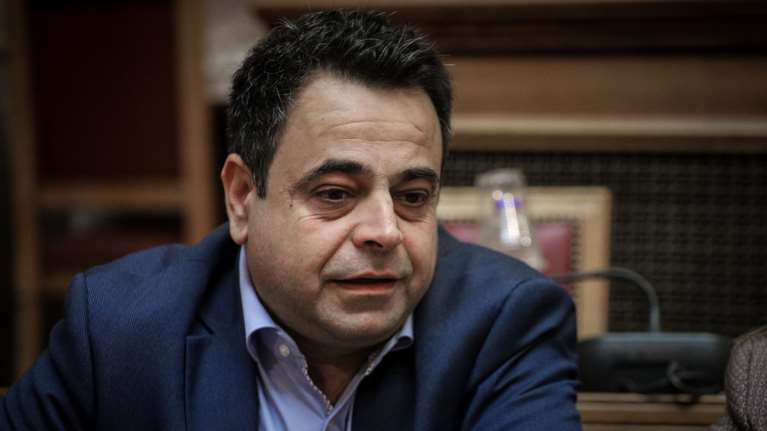 Σαντορινιός: Ακατάλληλο το πλοίο που έστειλε η κυβέρνηση στη Σαμοθράκη