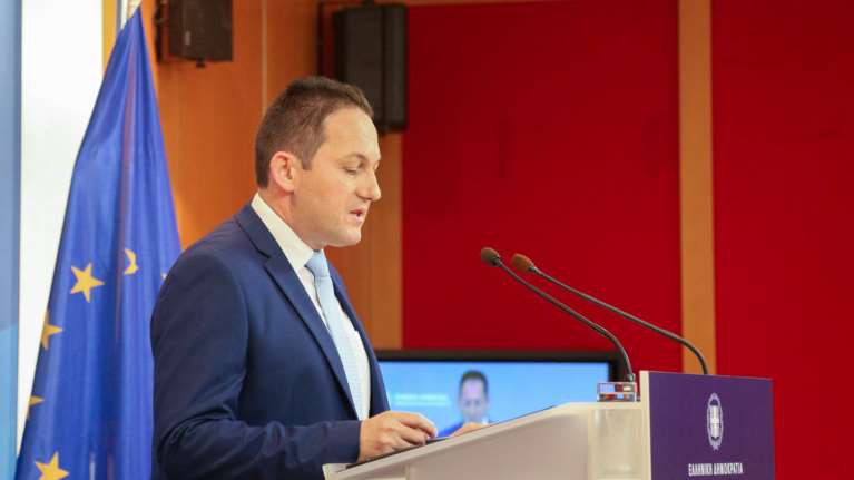 Δημοσιεύτηκαν οι προκηρύξεις για τις θέσεις προέδρων σε ΕΡΤ-ΑΠΕ