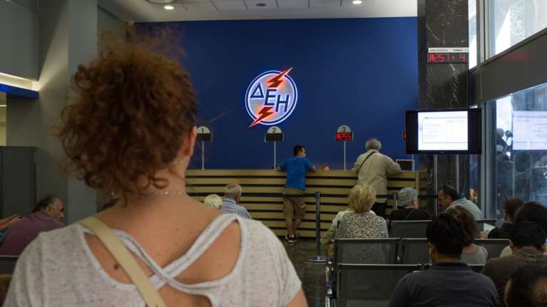 Προς κατάργηση η έκπτωση συνέπειας 10% στη ΔΕΗ