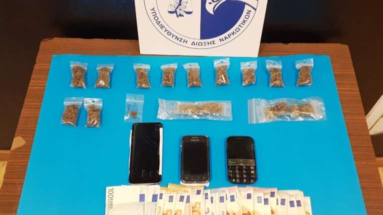 Σύλληψη 4 ατόμων που διακινούσαν ναρκωτικά στην Ομόνοια