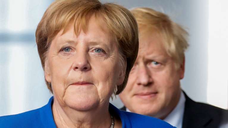 Η Μέρκελ διευκρινίζει: Δεν έδωσα διορία 30 ημερών στη Βρετανία