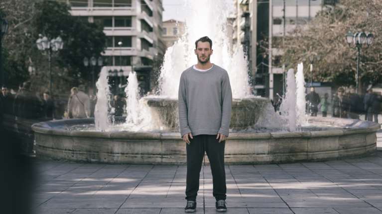 Εξαλλος ο Αντίνοος Αλμπάνης με τον Βαλάντη - &quot;Έπεσε, σηκώθηκε και ξαναπερπάτησε. Ηλίθιε&quot;