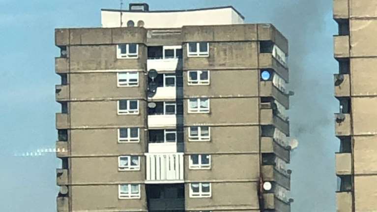 Λονδίνο:Φωτιά στον 12ο όροφο κτιρίου κοντά στον Πύργο Γκρένφελ