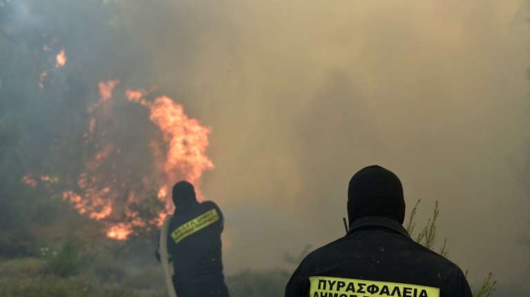 Σε ύφεση η πυρκαγιά στον Διόνυσο- Δεν κινδύνευσαν σπίτια