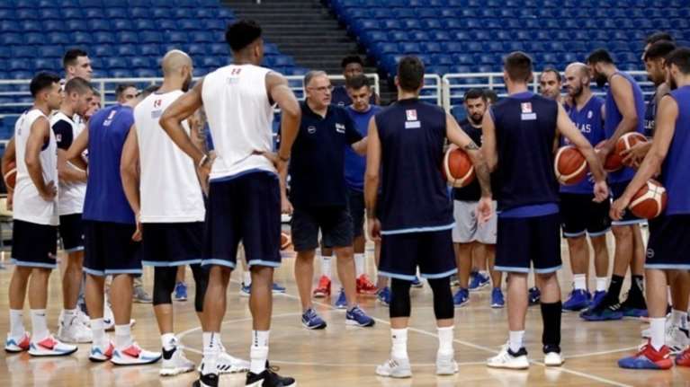 Κίνα: Η άφιξη της εθνικής στη Ναντζίνγκ (video)