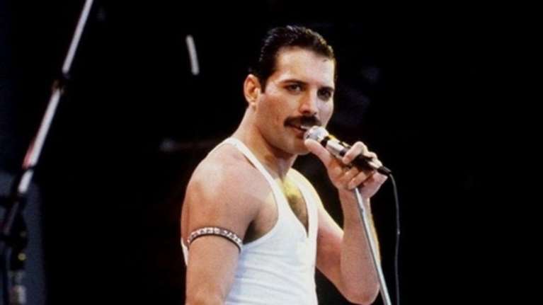Freddie Mercury, γράφοντας ιστορία στη μουσική και τη μόδα