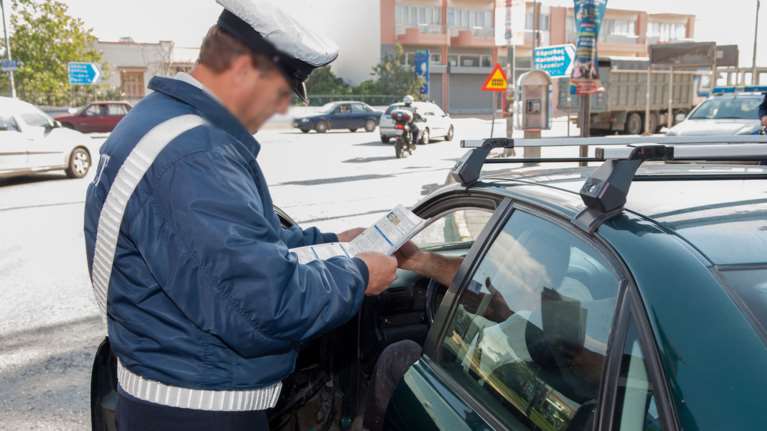 Πιστοί στο «γκάζι» και το αλκοόλ: Τι έδειξαν οι έλεγχοι  της Τροχαίας