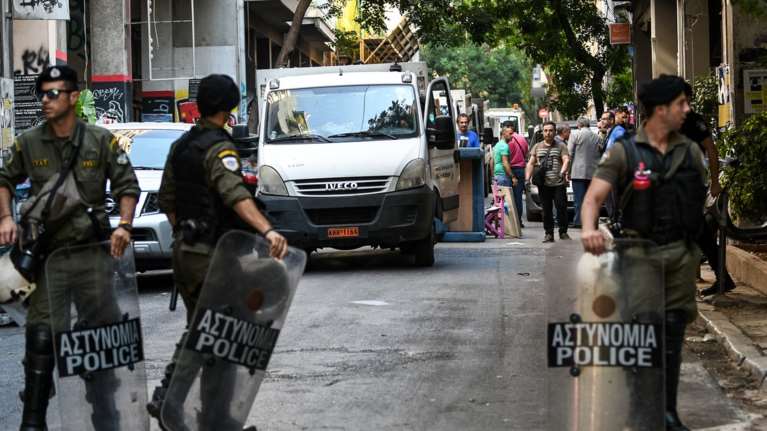 Διεθνής Αμνηστία:Υπερπλήρεις οι χώροι που θα πάνε οι πρόσφυγες από Εξάρχεια