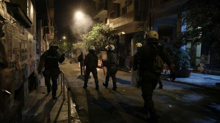 Eπεισόδια στα Εξάρχεια επέμβαση της αστυνομίας στο Κ* ΒΟΞ- ένας τραυματίας