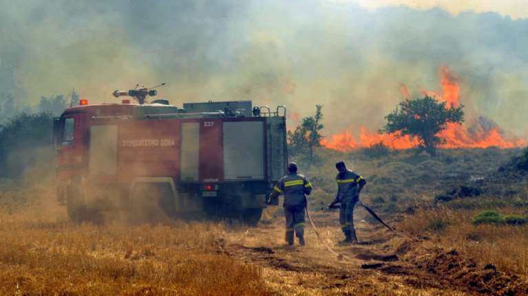 Σε εξέλιξη πυρκαγιά σε αγροτοδασική έκταση στην Τανάγρα
