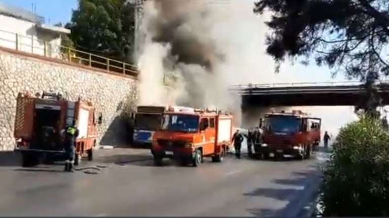 Φωτιά σε λεωφορείο του ΟΑΣΑ στην Αθηνών - Λαμίας - Σοβαρές ζημιές